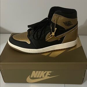 Nike Jordan1 Retro Men's Black and Gold High-Top Sneakers